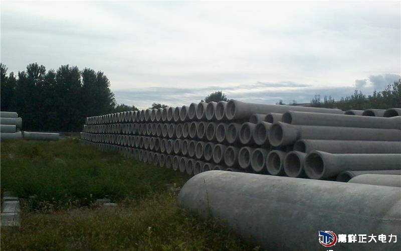 在路邊易被車輛碰撞的地方立桿，應加設護桿樁，加高為40-50cm。