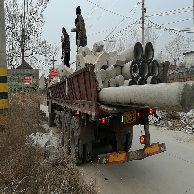 新鄉(xiāng)15米鋼筋混凝土電線(xiàn)桿和12米預(yù)應(yīng)力電線(xiàn)桿運(yùn)達(dá)地點(diǎn)