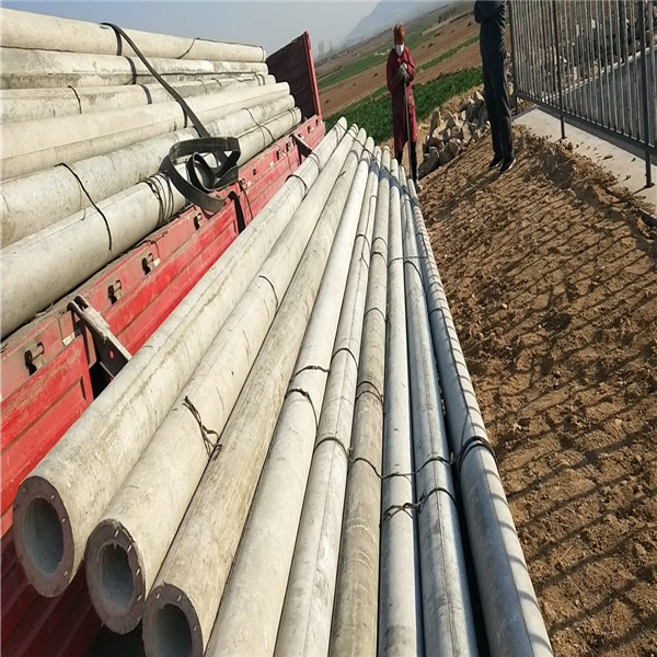 山東泰安寧陽(yáng)鋼筋混凝土八米水泥預(yù)應(yīng)力國(guó)標(biāo)50根電桿人工完美卸車(chē)